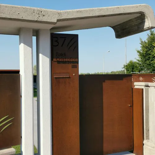 Entrata Villetta con castomizzazioni in acciaio Corten