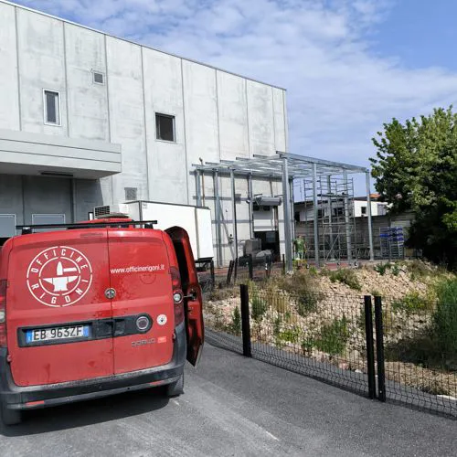 STRUTTURA  CERTIFICATA PER TETTOIA CARICO E SCARICO MERCI